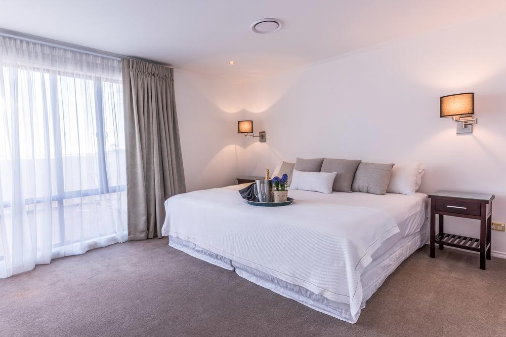 Fino Hotel & Suites Крайстчърч Екстериор снимка