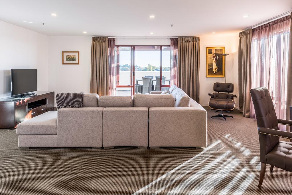 Fino Hotel & Suites Крайстчърч Екстериор снимка