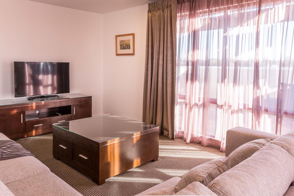 Fino Hotel & Suites Крайстчърч Екстериор снимка