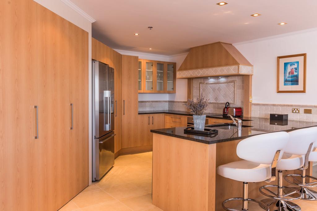 Fino Hotel & Suites Крайстчърч Екстериор снимка