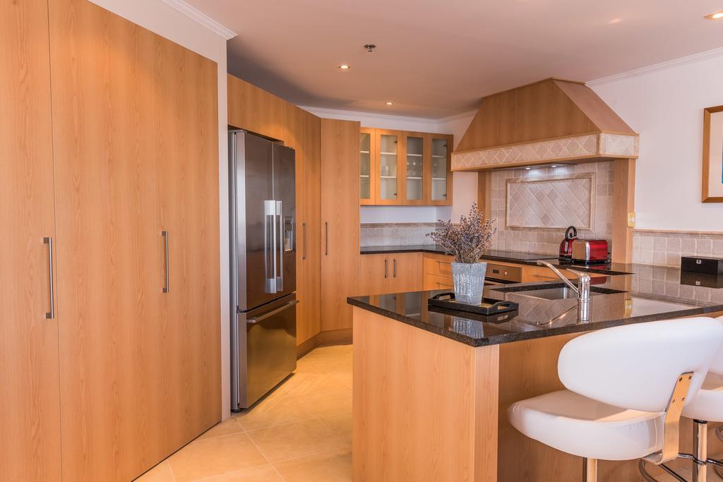 Fino Hotel & Suites Крайстчърч Екстериор снимка