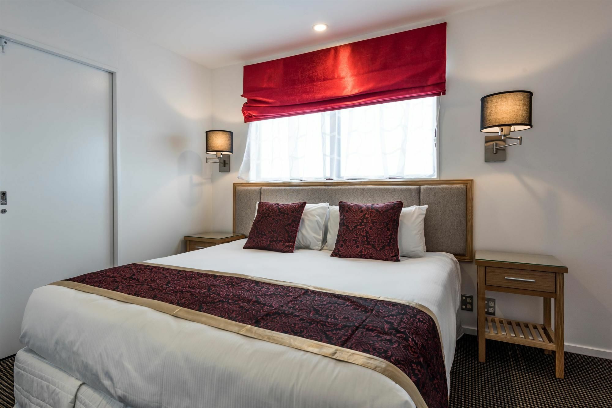 Fino Hotel & Suites Крайстчърч Екстериор снимка