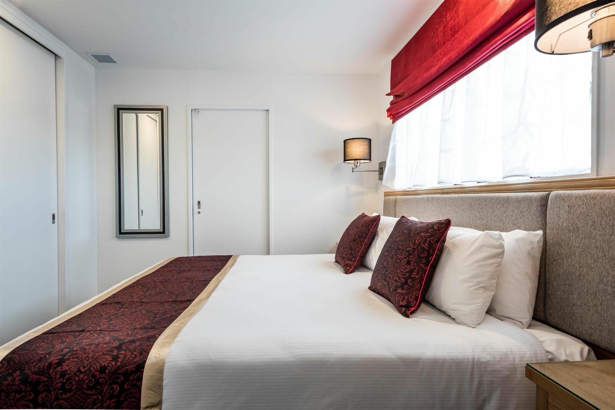 Fino Hotel & Suites Крайстчърч Екстериор снимка