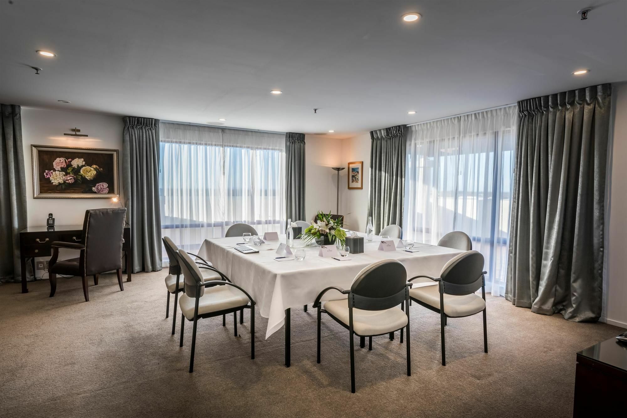 Fino Hotel & Suites Крайстчърч Екстериор снимка